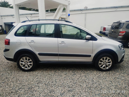 Volkswagen Suran Cross 1.6 Highline 101cv 2