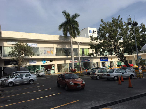 Local En Renta En Plaza Comercial. Jardín Tetela, Cuernavaca