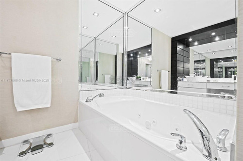 Departamento En Venta En Bal Harbour, Miami, Florida