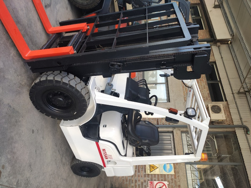 Autoelevador Nissan 2.5 Tn Diesel