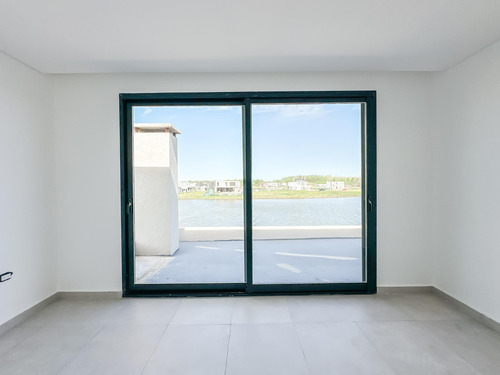 Venta Casa A La Laguna - Barrio Santa Ana Tigre
