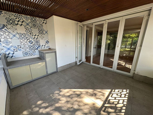Dúplex Remodelado En Elegante Condominio/estoril