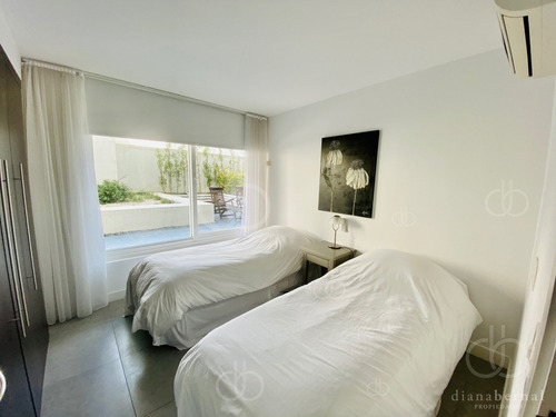Imagen 9 de 19 de Punta Del Este, 2 Dormitorios Con Amplia Terraza Y Servicios.- Ref: 54484