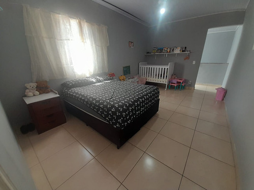 Casa De 7 Cômodos,2 Quartos 2 Banheiros 3 Salas