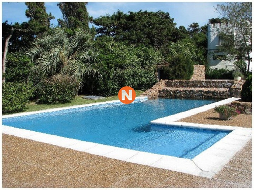 Casa En Venta Y Alquiler, Golf, Punta Del Este, 5 Dormitorios.- Ref: 209230