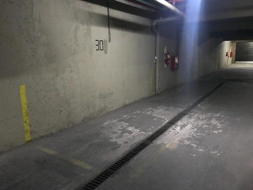 Imagen 2 de 6 de Cochera Cubierta En Venta Almagro Av Corrientes Al 3400