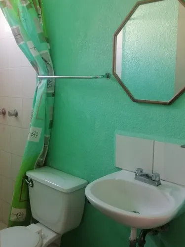 Se Renta Casa Amueblada, Con Estacionamiento, Jardín Y Vigi