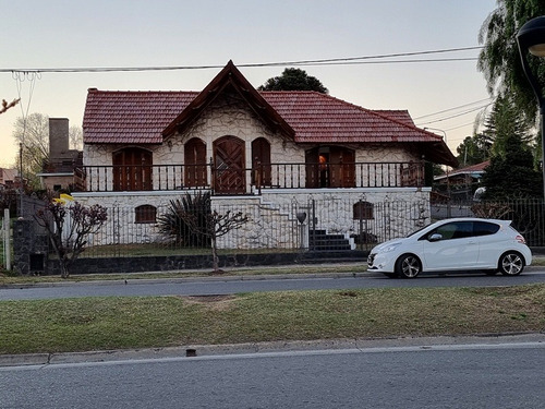 Excelente Casa De Categoría En Villa Carlos Paz En Venta