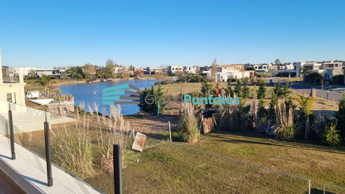 Casa En Lagos De Canning Con 4 Dormitorios Sobre Gran Lote De 940 M2