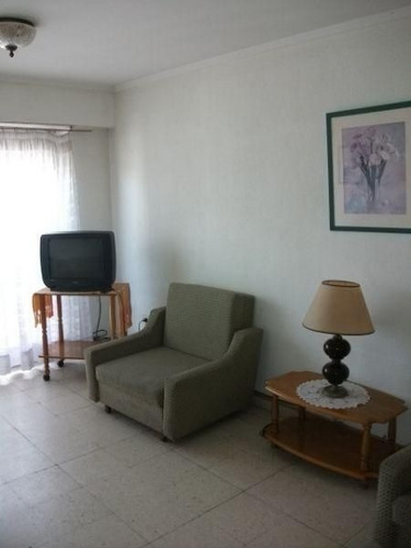 Imagen 6 de 12 de Temporada | 2 Ambientes Con Balcon Plz Colon