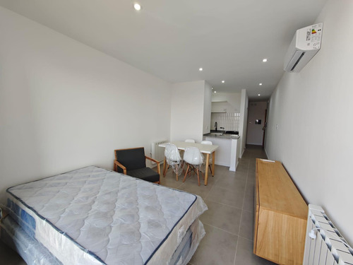 5 Entre 42 Y 43 La Plata -monoambiente Amoblado En Alquiler
