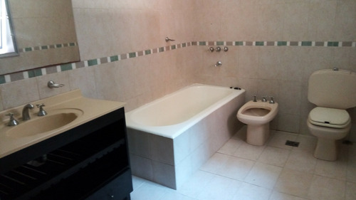 Cochabamba Al 400 Entre Bolívar Y Defensa, San Telmo. Impecable. 120 M2. Loft Dúplex 2 Ambientes Y Medio. Vestidor. Patio Grande. Baño Grande. Luminoso. Bajas Expensas. Totalmente Reciclado