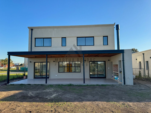 Casa En Venta En Santo Tomas, Pilar, G.b.a. Zona Norte
