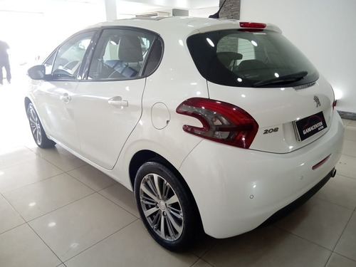 Imagen 8 de 25 de Peugeot 208 Feline Blanco