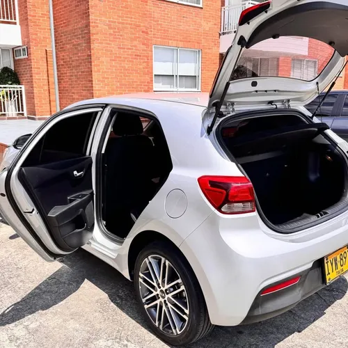 Kia Rio 1.4 Vibrant Hb At