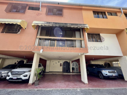 Townhouse En Venta, Los Chorros #24-19238