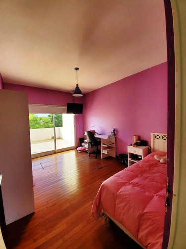 Moderna Propiedad En Barrio Privado Santa Ana