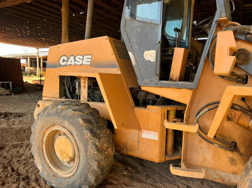 Imagem 3 de 10 de Pá Carregadeira Case W20, Com 9700 Horas Trabalhando