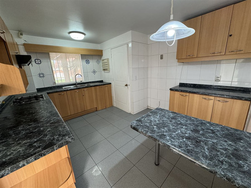 Casa En Arriendo De 5 Dorm. En Huechuraba