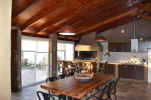 Casa Con Pileta A 100 Mts Del Cordoba Shopping Center