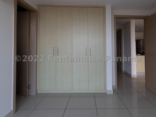 Imagen 7 de 12 de Apartamento En Alquiler, En Via España, 75 M2