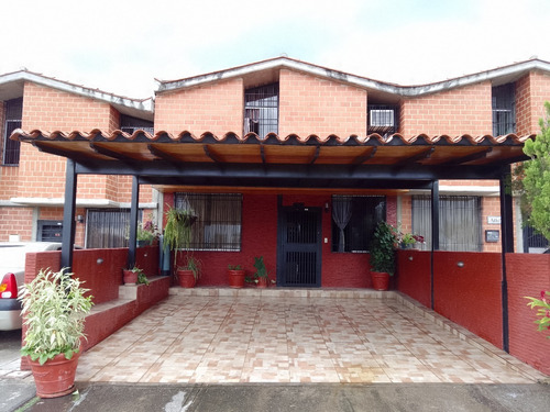 Imagen 2 de 16 de Town House Conj. Res. Los Tejados, Nueva Casarapa Guarenas
