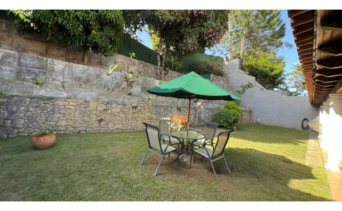 Casa De 780m2 Venta En Lomas De La Trinidad