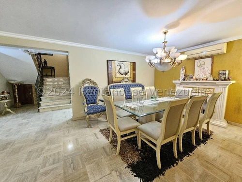 Casa Moderna En Venta Urb El Castaño Zona Privada Con Planta Electrica Y Piscina Se Vende Amoblada Kg:24-19915