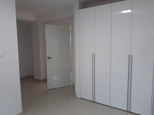 Imagen 2 de 7 de Casa A Estrenar En Urb. Altamira Naguanagua Foc-719