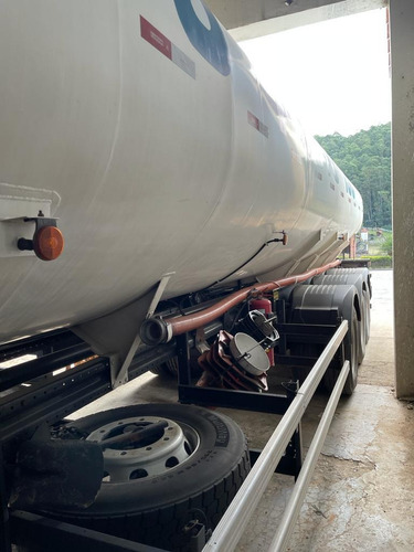 Imagem 2 de 7 de Carreta Tanque Randon 35.000 L - 04 Bocas - Ano 2013
