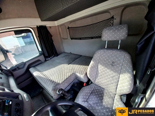 Imagem 8 de 15 de Volkswagen Constellation 25.390 Completo 6x2 Teto Alto 2014