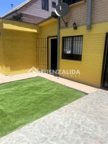 Casa Familiar En Venta De 4d 4b En Ciudad Satelite Maipú