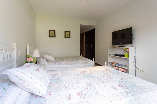 Increíble Casa De Ensueño En La Barra, 4 Dormitorios, Piscina Y Cancha De Fútbol