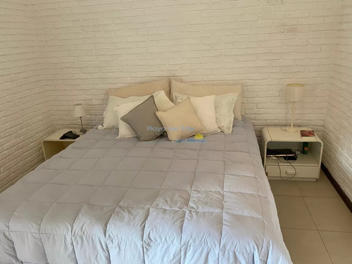 Alquiler Temporario De Casa De Tres Dormitorios Con Piscina En Barrio Lugano A Pasos De Punta Shopping, Punta Del Este