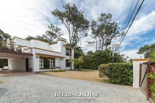 Casa En Venta En Pinares- Ref: 589