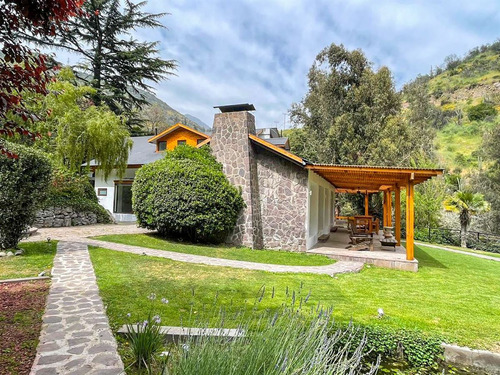 Casa En Venta De 4 Dorm. En Lo Barnechea