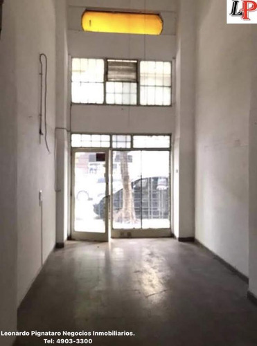 Local 3 X 8 Con Entrepiso Techos Altos Baño Mts De Av. Rivadavia