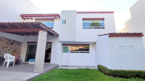 Casa En Venta En Colinas Del Bosque 3ra Seccion, Corregidora, 5 Habitaciones
