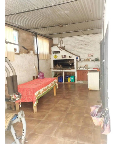 Casas En Venta - 2 Dormitorios 2 Baños - 300mts2 - Morón