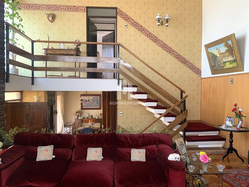 Casa En Venta De 3 Dorm. En Las Condes