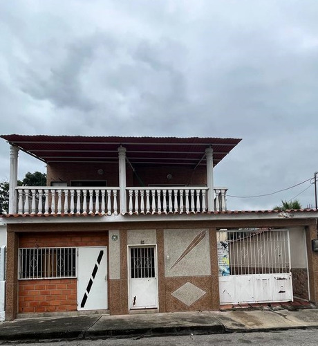 Casa Con Anexo En Venta, Sector Piñonal, Maracay.