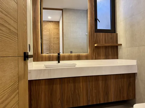 Residencia De Lujo Con Alberca, Área Verde Posterior- Altozano
