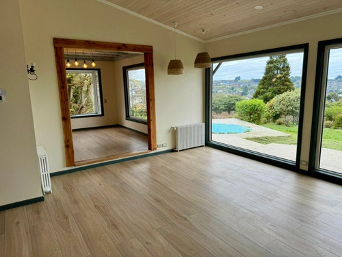 Acogedora Casa De 5d - 4b. Con Increíble Vista