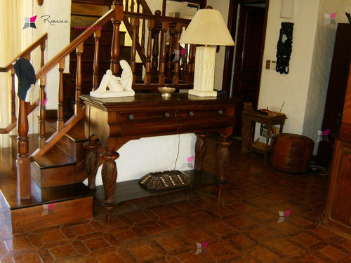 Casa En Mansa, 5 Dormitorios *- Ref: 7424