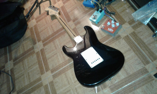 Guitarra Squier Fender Strato Affinity +funda+cable,palanca