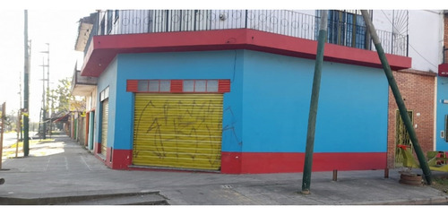 Amplio Local Comercial Sobre Av. J. M. Paz En Alquiler.