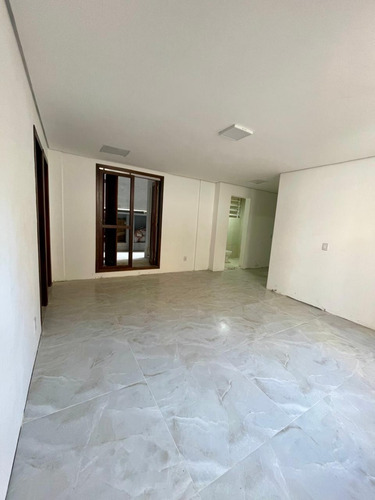 Apartamento Grande, Com Pátios