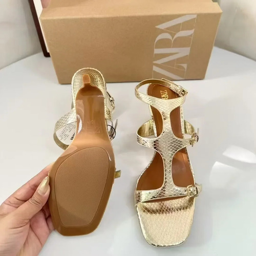 Sandalias Con Hebilla Metálica Con Estampado De Serpiente Do