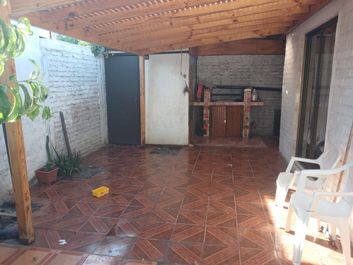 Casa Acogedora. Villa Los Héroes Maipú 3d, 1b, 1e, 1b.