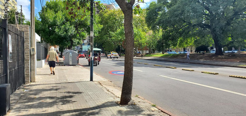 Alquiler De Cochera En Bella Vista Frente A La Plazoleta Joaquín Suarez
